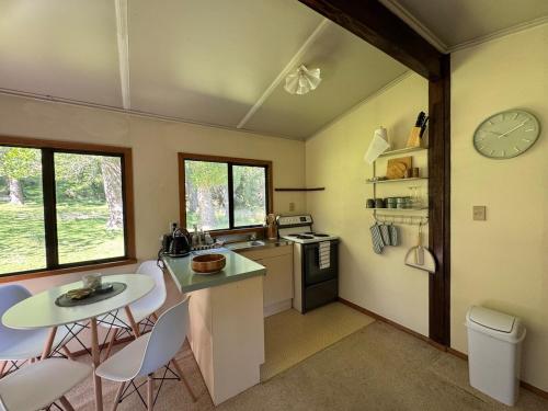 Deerview Cabin in Coastal Mataikona in Whakataki