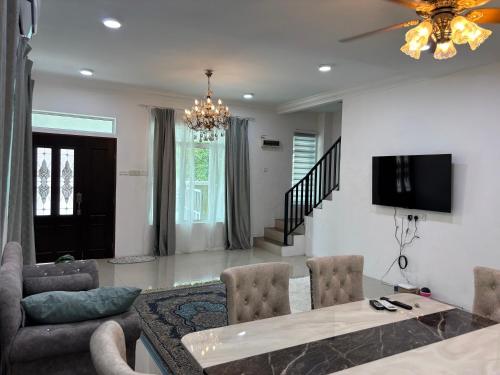 Healing Homestay 3 Bed Aircond Near Teluk Batik in Ayer Tawar