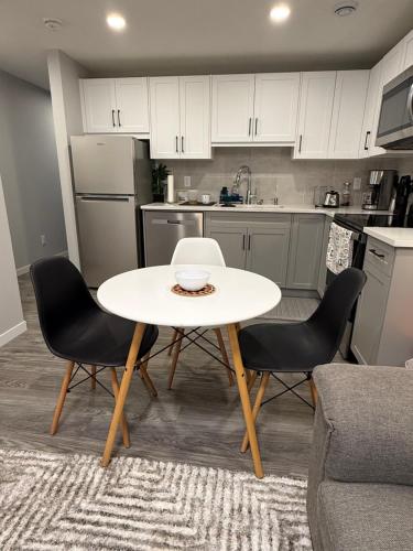Relax, Recharge, Repeat 2Bedroom Walkout Haven, Calgary (foto 4)