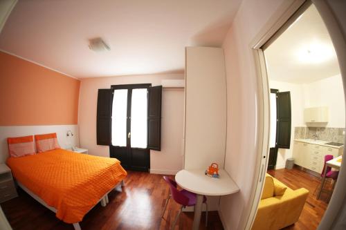 1 king bed, 1 sofa bed