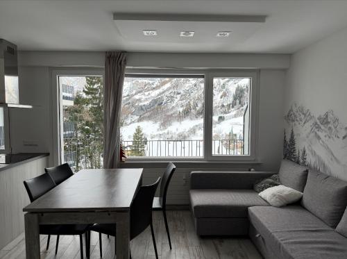 Renovated Studio | Dream Views • Balcony • Free Parking in Leukerbad, Schweiz