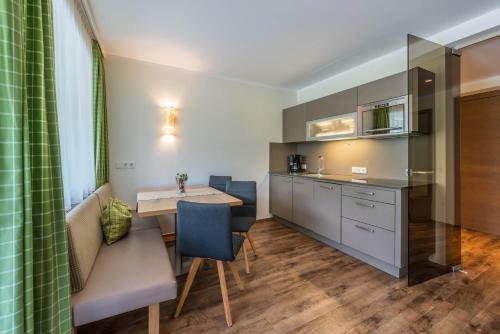 Kitchen, Aktivhotel Tuxerhof in Zell am Ziller