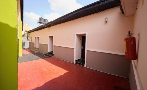 JOHNNYS HOTEL & EVENT CENTRE kABBA