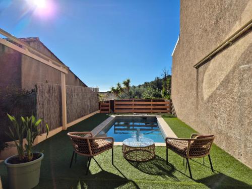 Maison piscine et vue mer