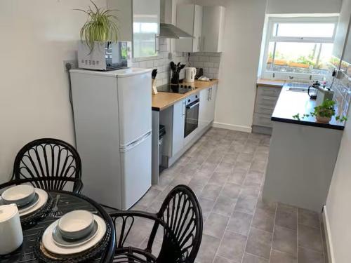 Cartref 2 Double Bed Apartment Nebo Dogs Welcome in Pen-y-sarn