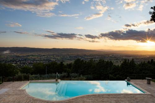 Designer Apartment Overlooking Assisi Valley