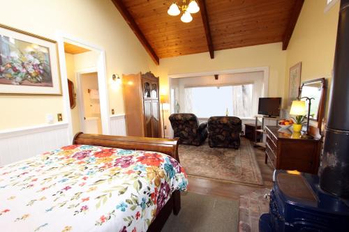 Elk Cove Inn & Spa