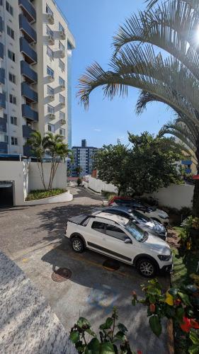 Apto Grande Seguranca 24h Bem Localizado Large Apartment 24-7 Security Well Located in Itacorubi