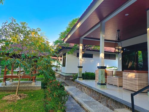 room detail thumbnail 1