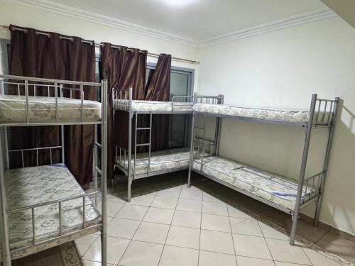 RA daily hostel – khách sạn tại Madinat Zayid