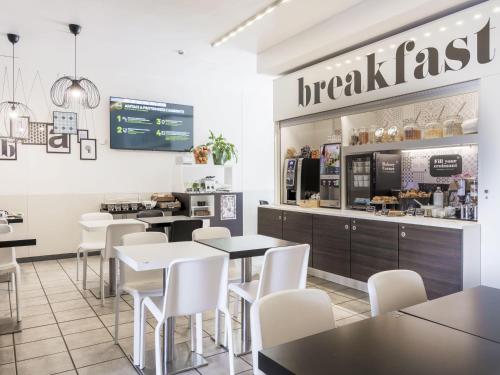 Bar/lounge, B&B Hotel Bologna in Bologna