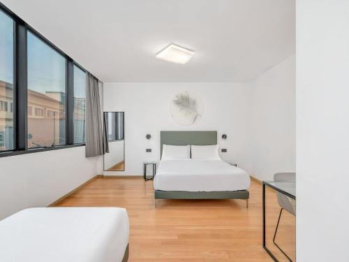 1 double bed, 1 twin bed