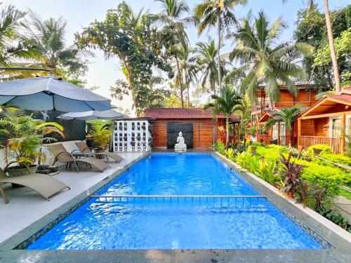 Swimming pool, Tranquill Riverside Luxury Chalets in Marra
