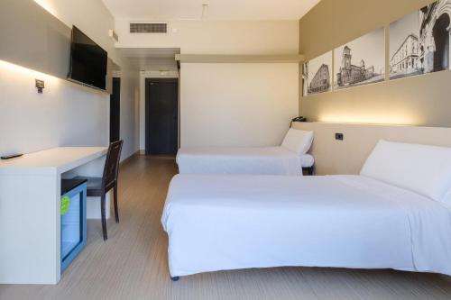 B&B Hotel Ferrara - Tap to explore photos