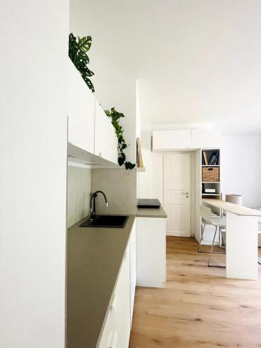 Kitchen, Apartment mit Garten - Garden view in Kleinmachnow