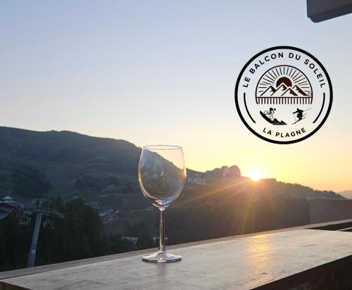 Le balcon du soleil, Pied de pistes 2100m 5 pers Plagne Soleil paradiski classé 2 étoiles meublé et 3 cristaux Paradiski - Location saisonnière - La Plagne-Tarentaise