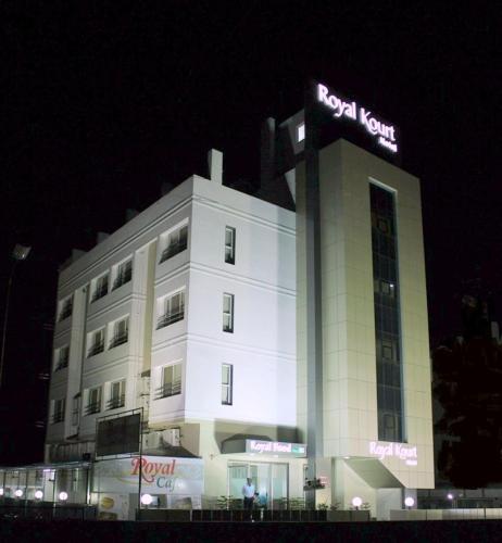 hotel royal kourt - Wadgaon