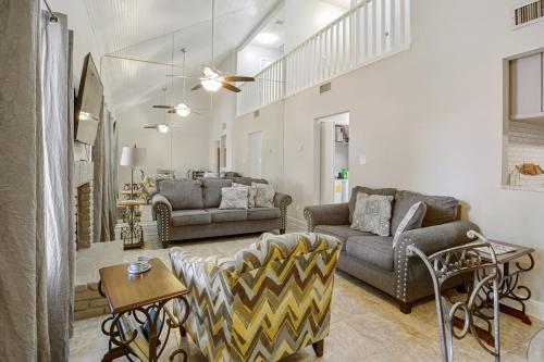 Three bedroom townhome in สกอตต์ (LA)