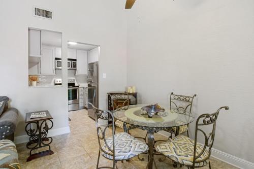 Three bedroom townhome in สกอตต์ (LA)