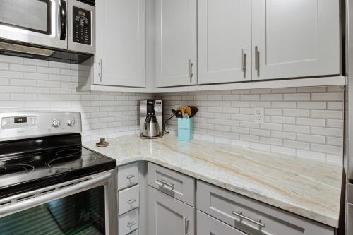 Three bedroom townhome in สกอตต์ (LA)