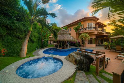 Casa Oasis 5 bdr private pool in Herradura