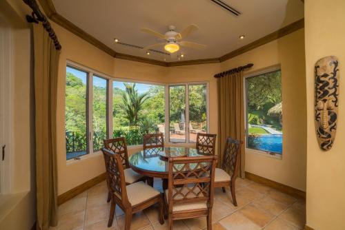 Casa Oasis 5 bdr private pool in Herradura