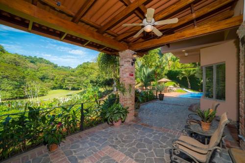Casa Oasis 5 bdr private pool in Herradura