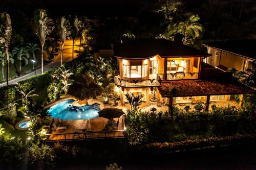 Casa Oasis 5 bdr private pool in Herradura