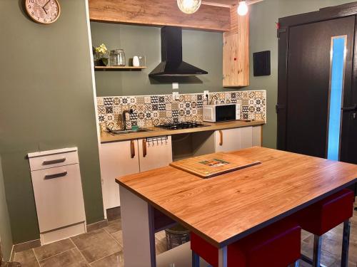 Maison indépendante rénovée, Séjour détente assuré (Maison independante renovee, Sejour detente assure) in Domfront-en-Champagne