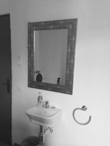 Hostal Delfos - image 10