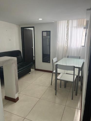 Apartamento cerca del centro comercial Titán. 300