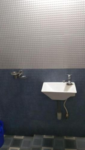 Charis Guest house near Guruvayur Kunnamkulam - image 3