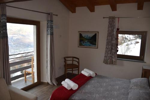 Apartment with Mountain View