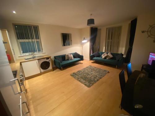 vancouver place 10 min from city center and close to all shops OVER 25 ONLY kids with adults allowed - Belfast