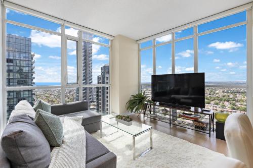 Ultra Luxurious 2.5 Bedroom 2 Full Bathroom 1 Parking Condo Near SQ1 Striking Views – khách sạn tại Trung tâm Mississauga