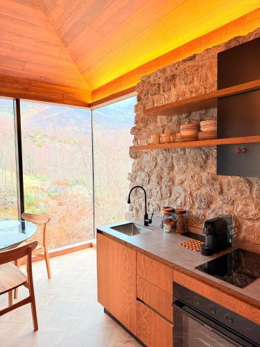 virtuve, North Alpine Villas in Bogë