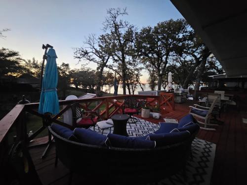 Jalayne's cottage on the Cove in Лейк-Даллас