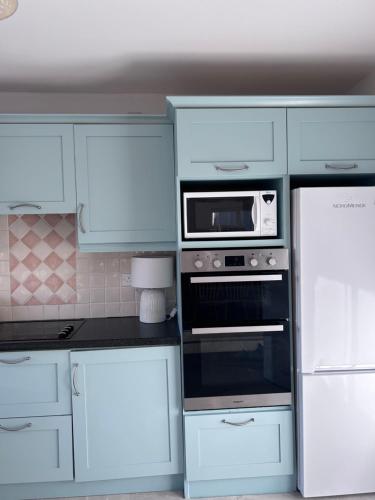 廚房, Sunny Rosslare Strand Holiday Home in 羅斯萊爾