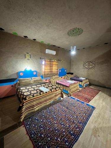 1 double bed, 1 twin bed