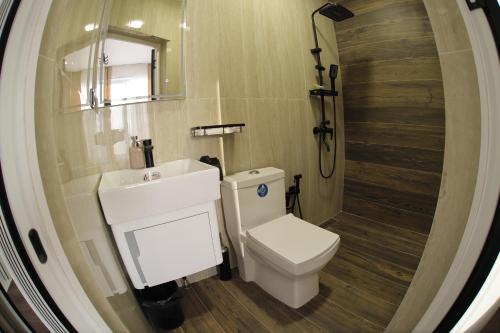 room detail thumbnail 2