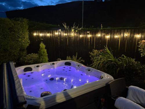 Сад, Allt Mor Retreat with Hot Tub in Kinloch Rannoch