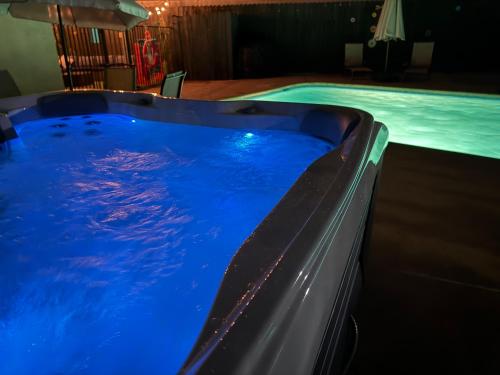 Chic Boho Retreat - Pool, Patio, Mini Golf & Arcade, Mins from Universal Studios! in Los Angeles, USA
