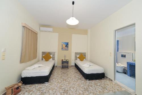 Asterolithos, Fira (photo 10)