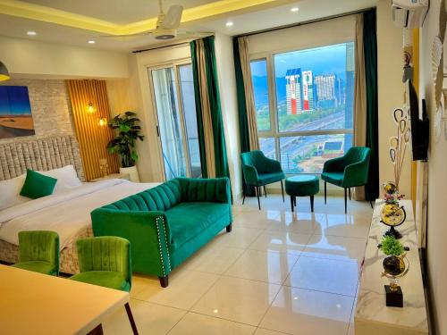 Elysium Grand Signature Serviced Apartments Facing Centaurus Mall Islamabad - image 2