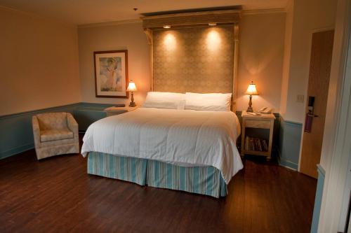 La Tourelle Hotel & Spa The 4-star La Tourelle Hotel & Spa offers comfort and convenience whether youre on business or holiday in Ithaca (NY). Both business travelers and tourists can enjoy the propertys facilities and ser
