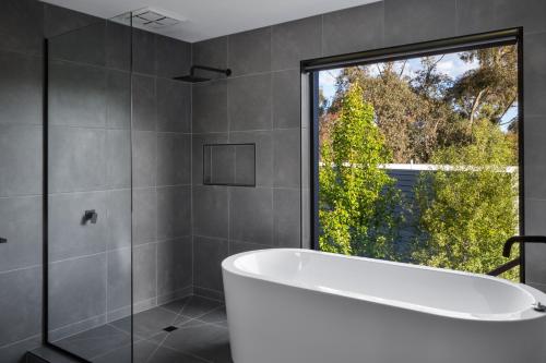 Zuhanyzó, Izzy's Retreat in Creswick