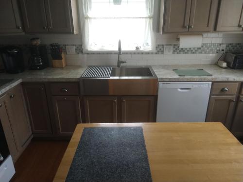 4 Seasons 4 bedroom lake level home in Honeoja (NY)