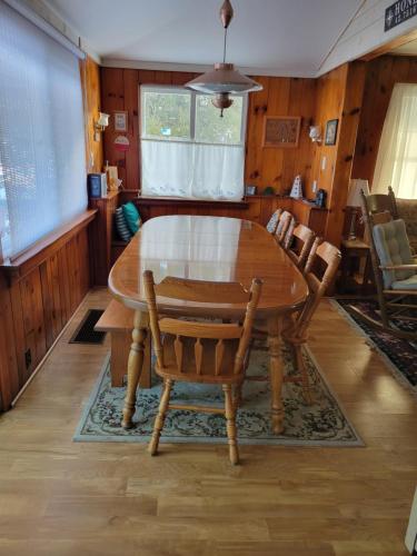 4 Seasons 4 bedroom lake level home in Honeoja (NY)