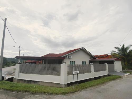 ทัศนียภาพภายนอกโรงแรม, บ้านเดี่ยว 3 ห้องนอน 2 ห้องน้ำส่วนตัว ขนาด 200 ตร.ม. – กัวมูซัง (Cozy Corner House, Bandar Utama) in กัวมูซาง