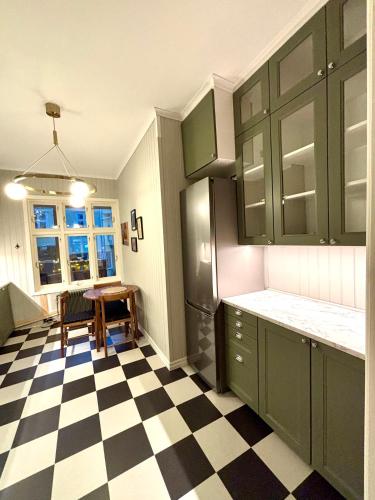 Stad & Hav, Lägenhet i Strömstads Hjärta (Stad & Hav, Lagenhet i Stromstads Hjarta) in Bojardalen